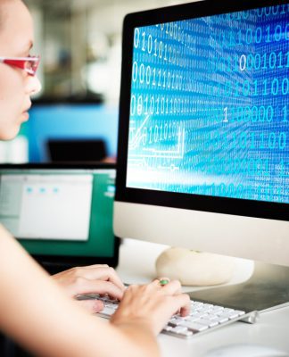 Technik informatyk – zarobki jakie możesz osiągnąć w IT