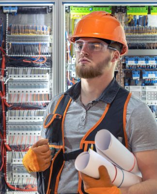 Ile zarabia elektryk w 2026 roku